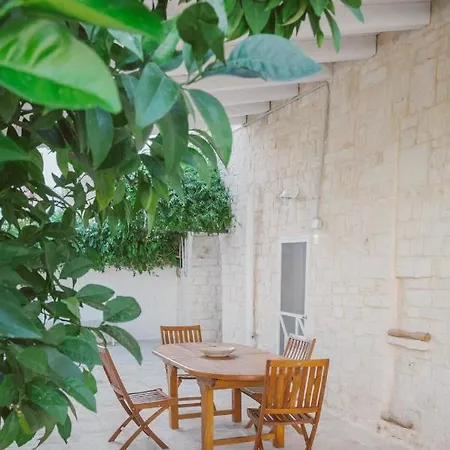 Trulli Harmonia Con Piscina -