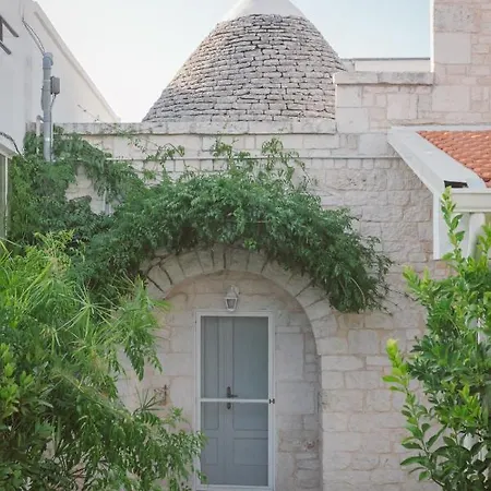 Trulli Harmonia Con Piscina - 阿尔贝罗贝洛