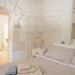 Trulli Harmonia Con Piscina - Апартаменты *