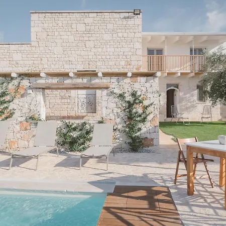 Trulli Harmonia Con Piscina - Альберобелло